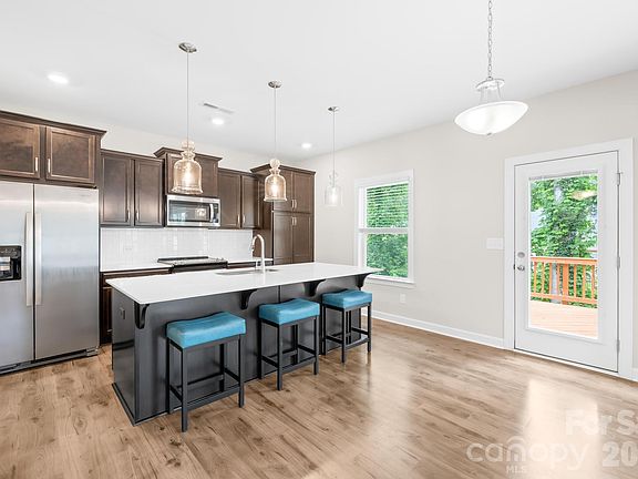5th image of 106 Kirsche Ct