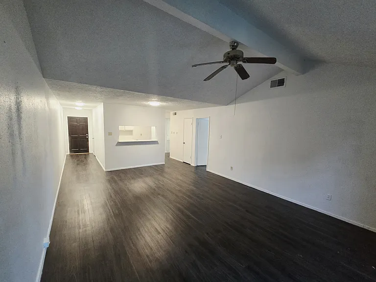 19515 Plantain Dr — Photo 3