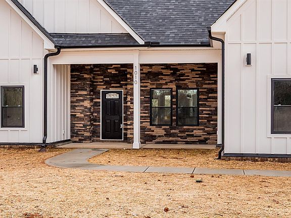 2nd image of 1010 Harrogate Dr