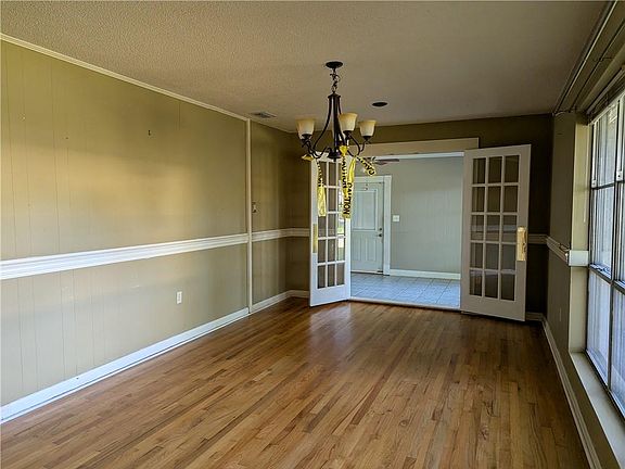 3rd image of 125 Fayette Cir
