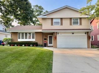 2724 Hyde Park Ave, Waukegan, IL 60085