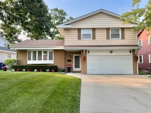 2724 Hyde Park Ave, Waukegan, IL 60085
