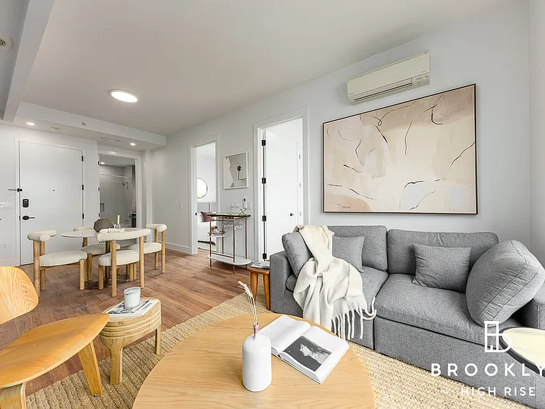 2667 Fulton St #5J — Photo 2