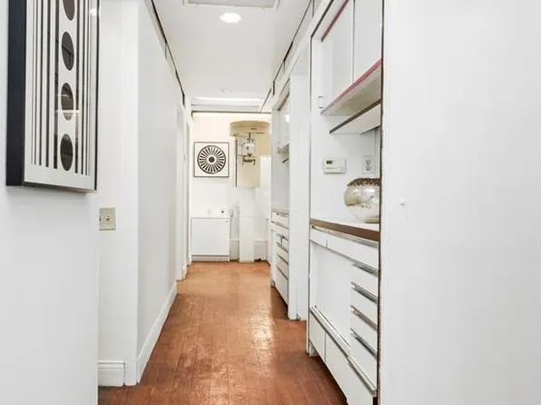 251 East 51st Street image 11 of 12