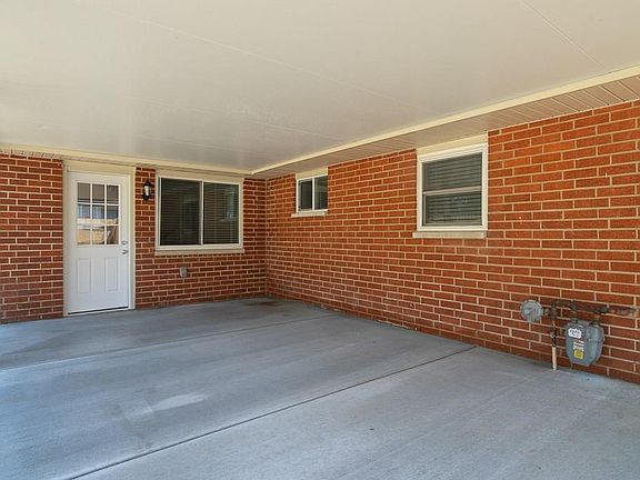 4th image of 1870 Pueblo Dr