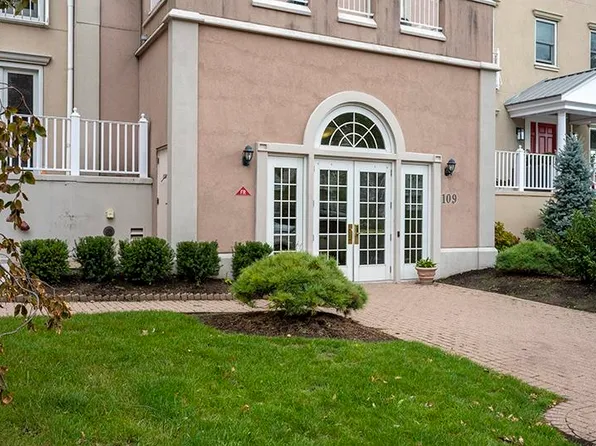 109 Shearwater Ct E APT 43, Jersey City, NJ 07305