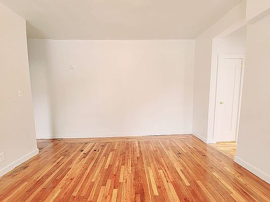2nd image of 1 E 213th St #B14