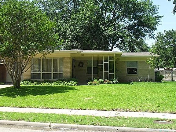 2nd image of 1723 Meadowbrook Ln