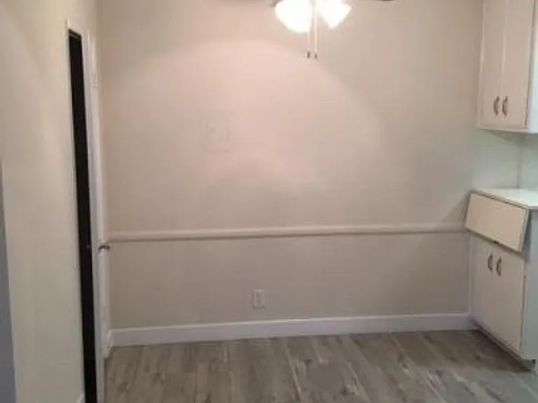 Peerless Apartments — Photo 10
