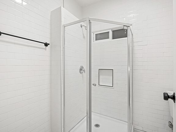 5th image of 1516 S Hope St #4de48f93c
