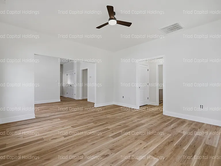 905 Meares St — Photo 19