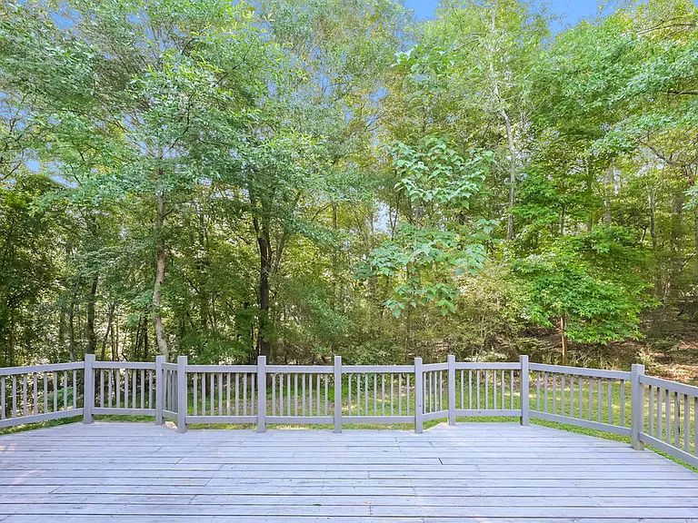 172 Williamsburg Way — Photo 16