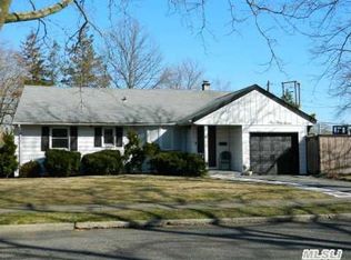 137 Saddle Rock Rd, Valley Stream, NY 11581