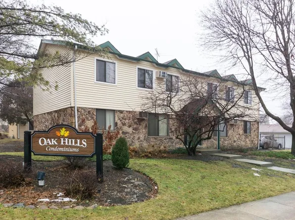 8300 Oak Leaf Dr APT 802, Woodridge, IL 60517