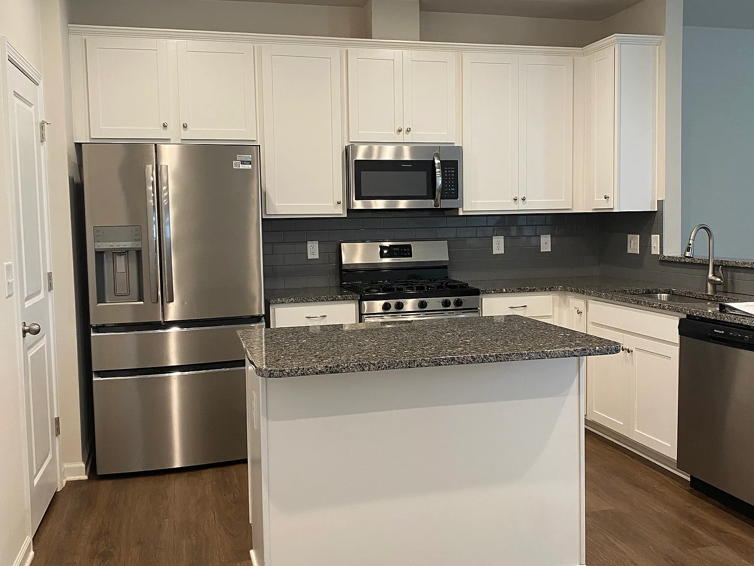3 bed, 2000 sqft, $2,400 — Photo 3