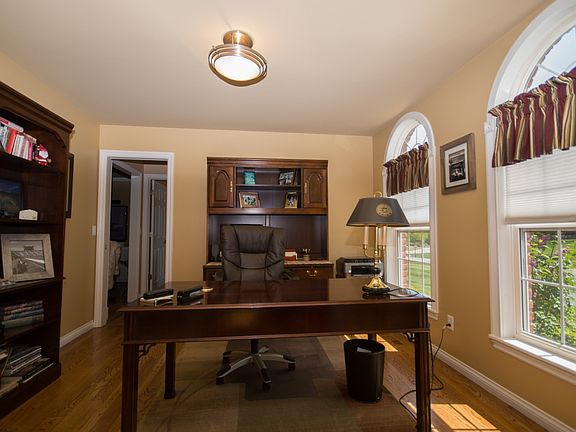 5th image of 266 Heritage Dr