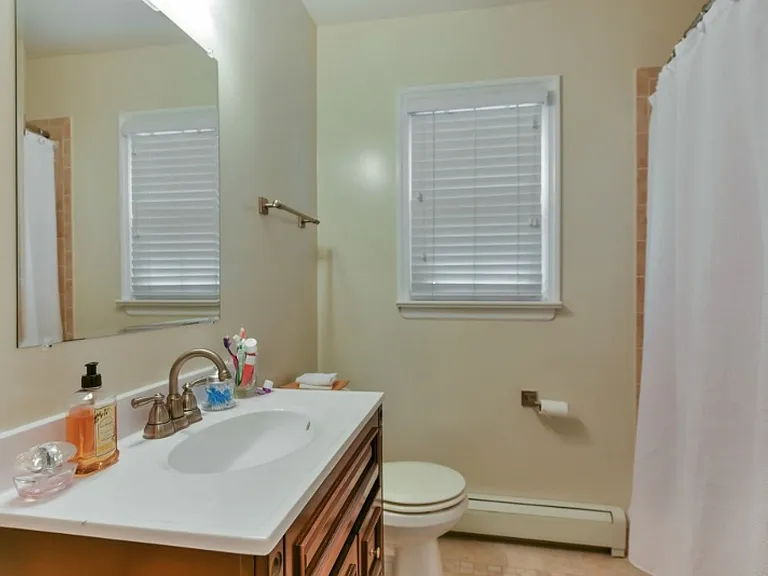 42 Walnut St #2 — Photo 8