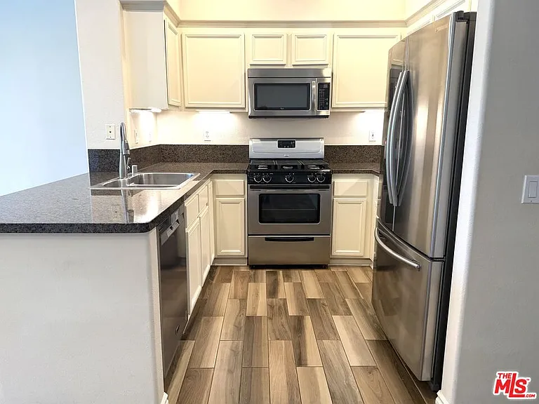 27030 Victoria Ln #76 — Photo 5