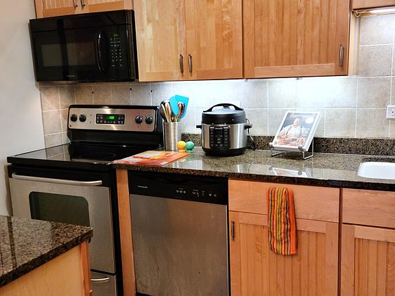 2nd image of 2151 N Lincoln Ave #1