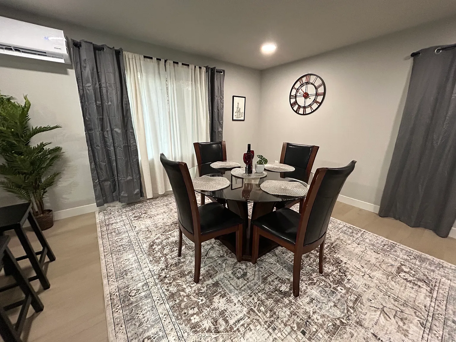 3 bed, 1300 sqft, $2,985 — Photo 3