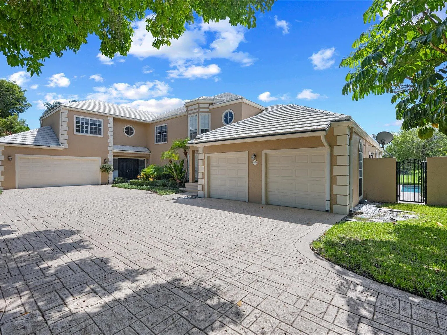 3 bed, 3.5 bath, 2098 sqft, $13,500 — Photo 3