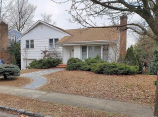 68 Hampshire Rd #68, Great Neck, NY 11023