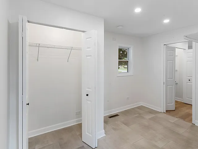 329 Marion Ct — Photo 32