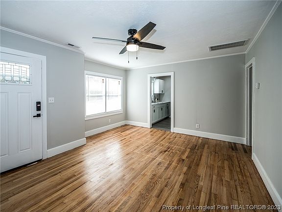 5th image of 304 W 19th St
