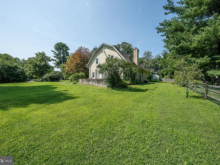 504 Harriton Rd — Photo 6