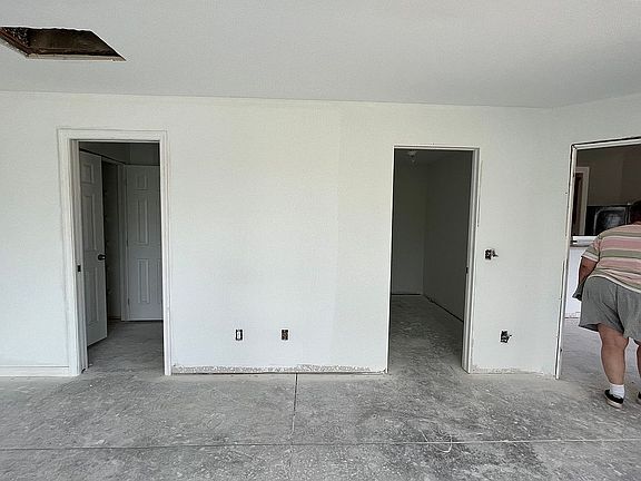 MIL Suite to Bath & Closet