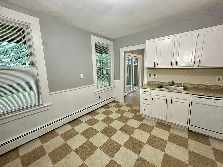63 Torrington Ave — Photo 7