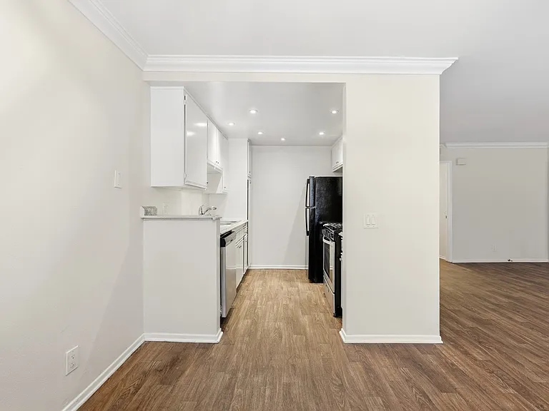908 S Shenandoah St #103 — Photo 10