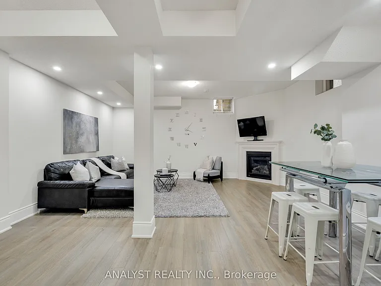 61 Ross Vennare Cres — Photo 39