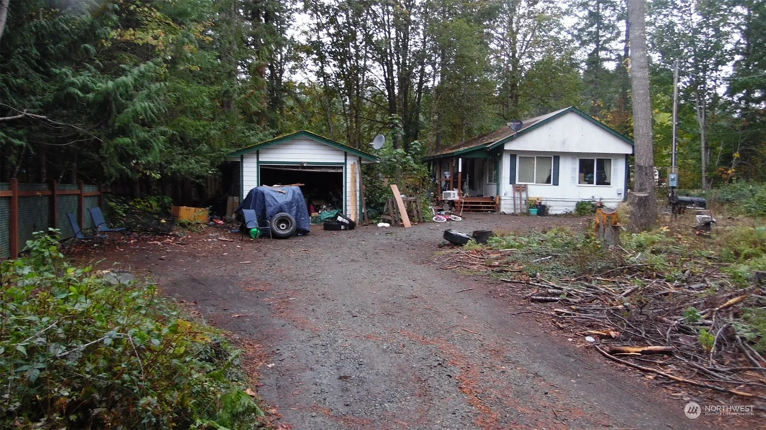 121 Holiday Lane photo 1