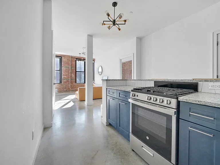 38 Roebling St #2C — Photo 1