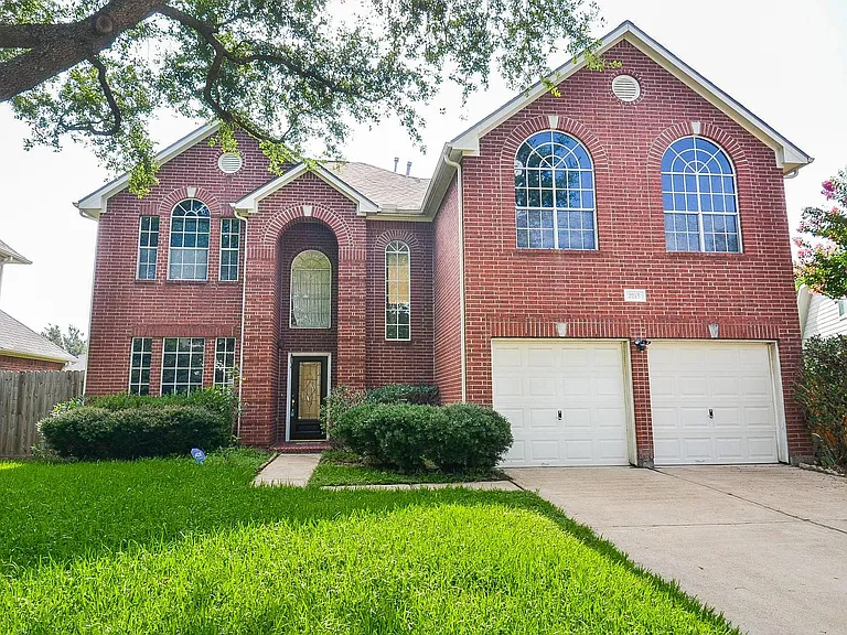 2715 Sunnycreek Ln — Photo 1