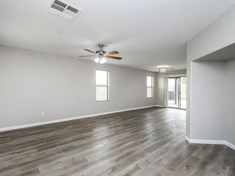 2707 E Bart St — Photo 6