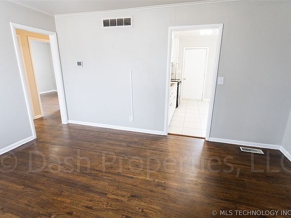 5th image of 3724 S Knoxville Ave