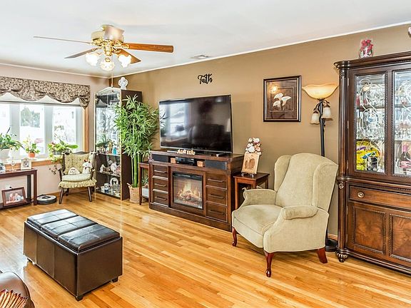 4th image of 129 Dartmouth Dr