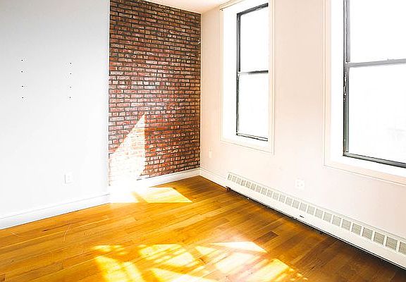 2nd image of 293 Irving Ave #1B