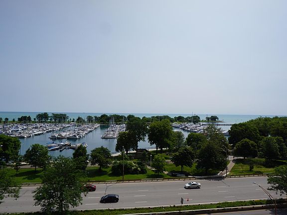 4th image of 3330 N Lake Shore Dr APT 4F
