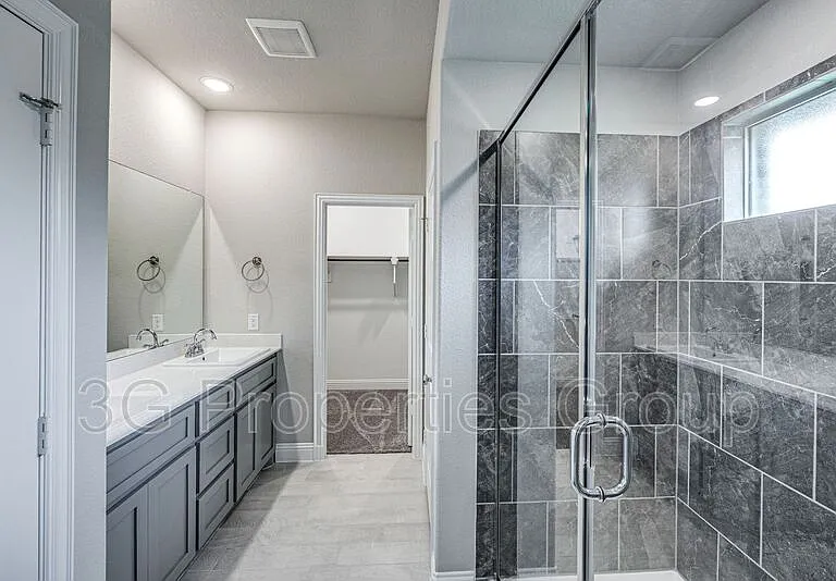 1513 Elizabeth St — Photo 3