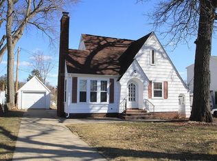 1503 Maplewood Dr NE, Cedar Rapids, IA 52402
