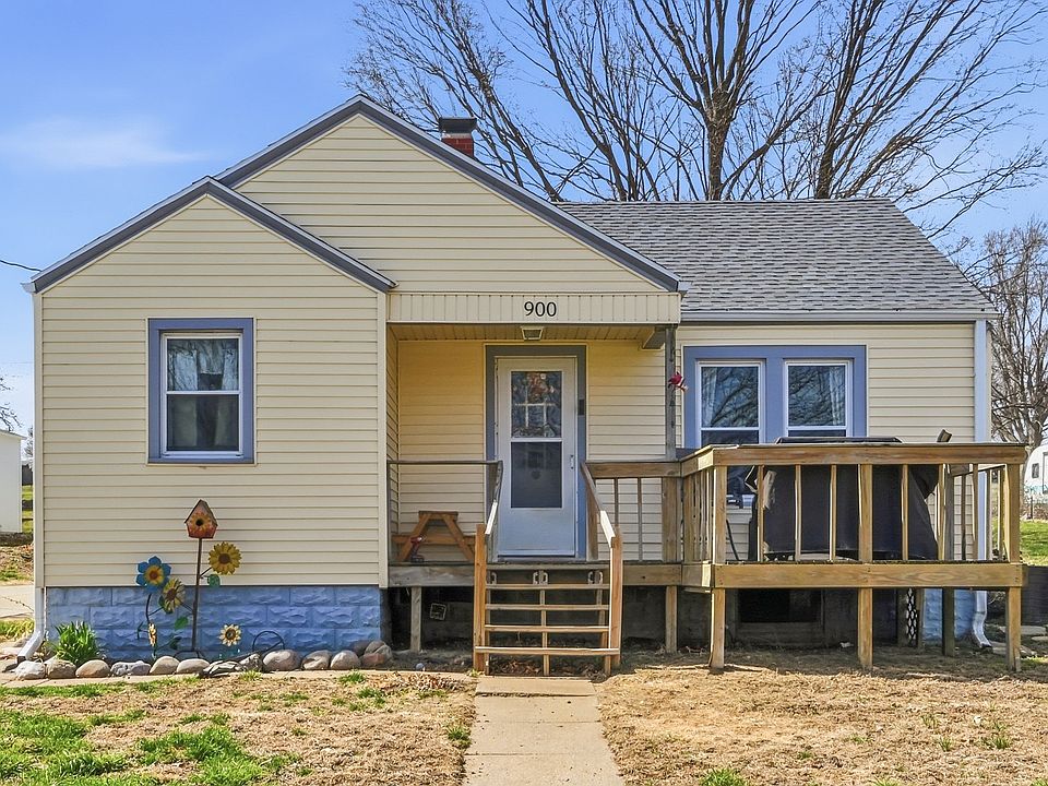 1st image of 900 Maple St