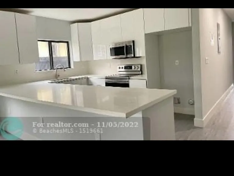 2210 W 5th Way — Photo 3
