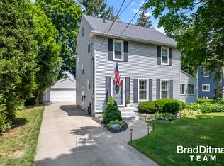 923 Northwood St NE, Grand Rapids, MI 49505