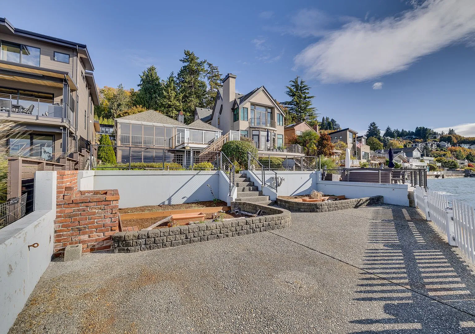 Waterfront 3-bedroom, 2.75-bath — Photo 1