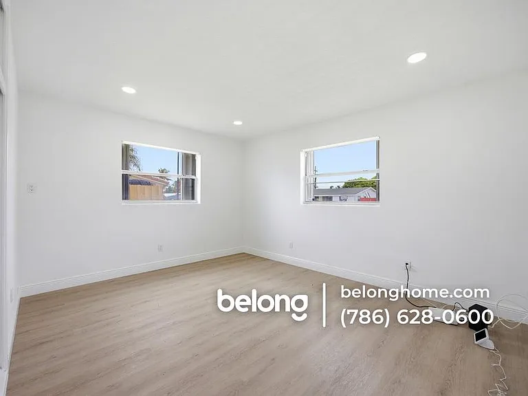 3050 NE 9th Ter — Photo 15