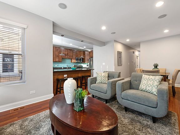3rd image of 1521 N Artesian Ave #1