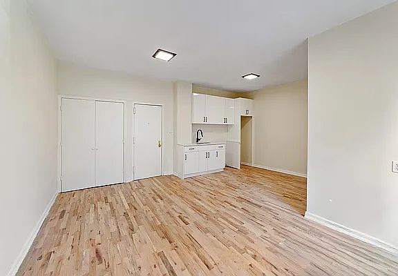 3rd image of 235 Lexington Ave #1-B